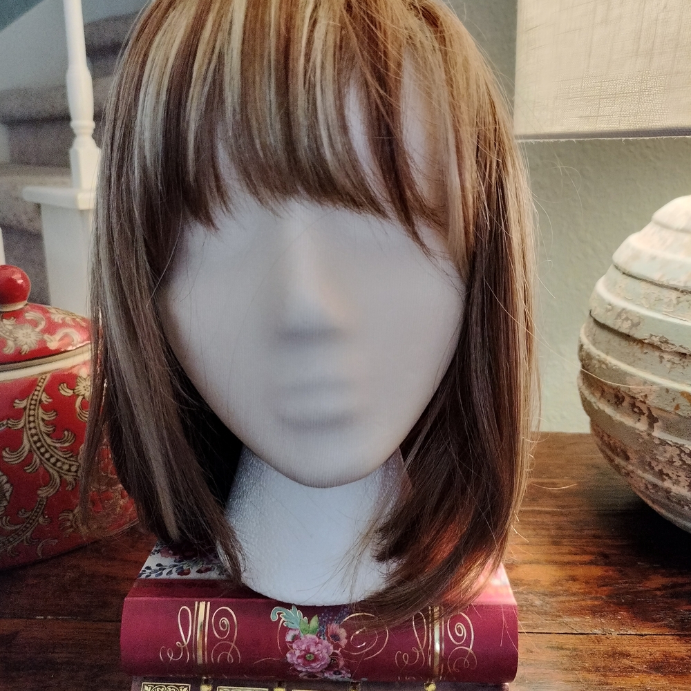 Stylish Brown Wig with Bangs